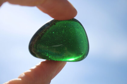 Emerald Smaragd Andara Crystal Dark Green 24,60 g 